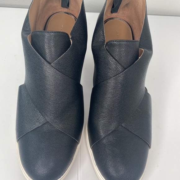 Paola Black/White Shows - Picture 11 of 15